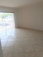 8475 SW 94th St, Unit 218E in Miami, FL - Building Photo - Building Photo