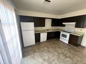 1681 Marion St in Kingsburg, CA - Building Photo - Building Photo