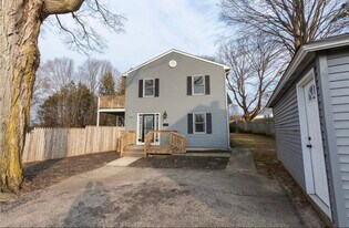 32 Pilgrim Ave in Coventry, RI - Building Photo