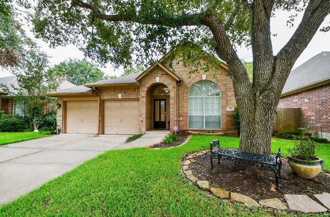 property at 535 Avery Dr