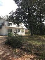 2909 Sam Houston Ave in Huntsville, TX - Building Photo