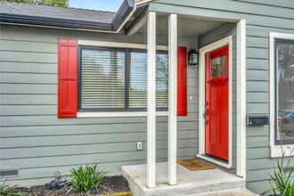 3236 Sonoma Ave in Santa Rosa, CA - Building Photo - Building Photo