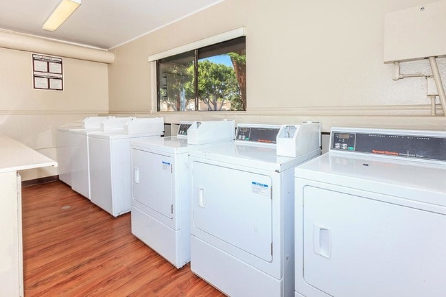 Palm Lane Apartment Homes in Anaheim, CA - Building Photo - Building Photo