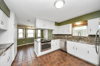 10514 Haddington Dr, Unit 9-0936E in Houston, TX - Building Photo - Building Photo