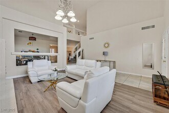 8025 Coronado Coast St in Las Vegas, NV - Building Photo - Building Photo