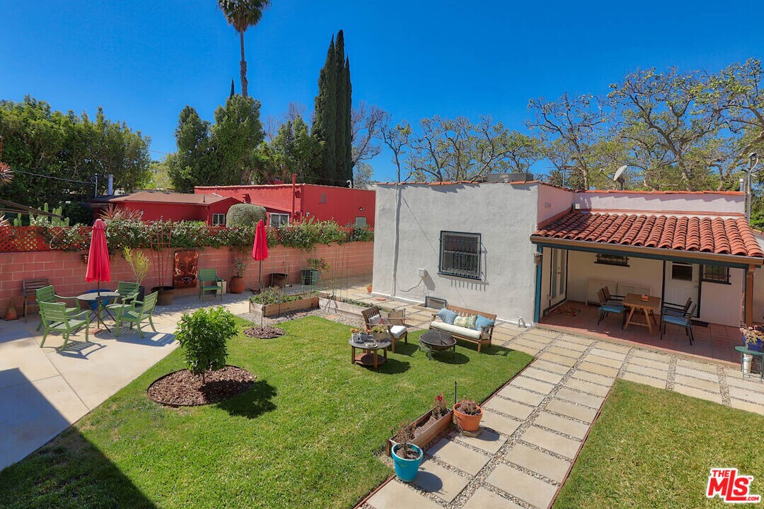 752 N Las Palmas Ave in Los Angeles, CA - Building Photo