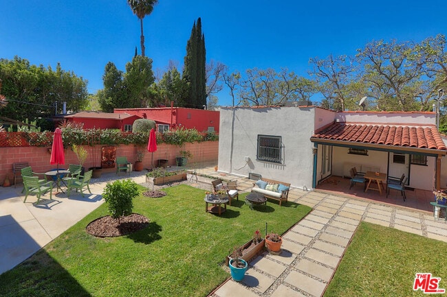 property at 752 N Las Palmas Ave