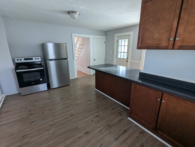 10 Suffield St in Windsor Locks, CT - Building Photo - Building Photo