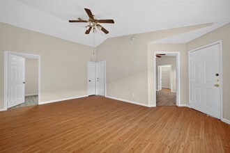 4642 Callery Creek Dr in Houston, TX - Building Photo - Building Photo
