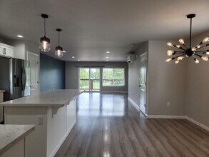 1715 4th St in Bremerton, WA - Building Photo - Building Photo