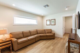 588 111th Ave N in Naples, FL - Building Photo - Building Photo