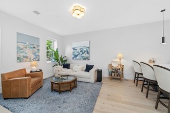 130 Everett St, Unit 3 in Boston, MA - Foto de edificio - Building Photo
