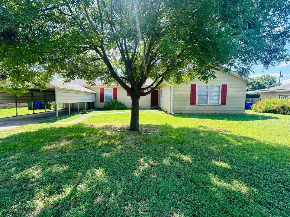 2019 Curtis Dr in Waco, TX - Building Photo