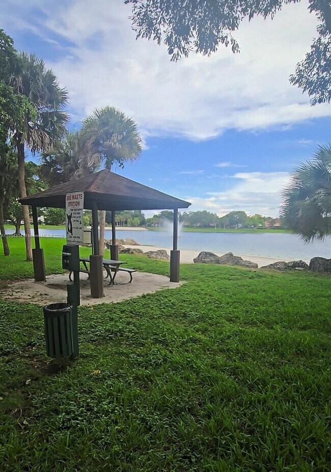 9723 Hammocks Blvd in Miami, FL - Building Photo - Building Photo