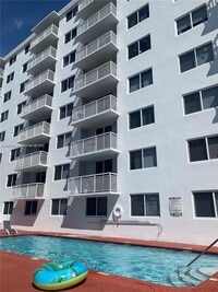 1251 NE 108th St, Unit 318