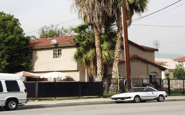 3933-3935 Durfee Ave in El Monte, CA - Building Photo