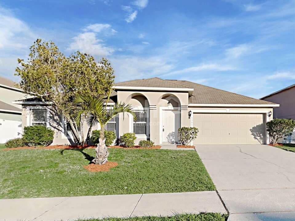 5301 Sunset Canyon Dr in Kissimmee, FL - Building Photo