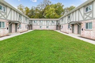 Woodson 24 Units in Overland, MO - Building Photo - Interior Photo