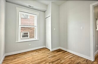 7445 N Greenview Ave, Unit 3C in Chicago, IL - Foto de edificio - Building Photo