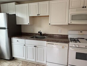 40-40 Freebody St in Newport, RI - Building Photo - Building Photo