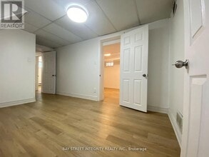 15 Shandara Crescent in Toronto, ON - Building Photo - Building Photo