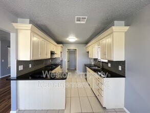 10408 Blue Spruce Rd in Oklahoma City, OK - Building Photo - Building Photo