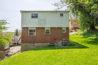 526 Windsor Ave in Pittsburgh, PA - Building Photo - Building Photo
