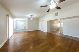 7008 W Canterbury Dr in Peoria, AZ - Building Photo - Building Photo