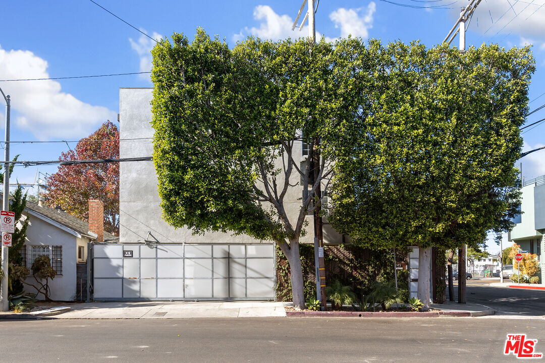 243 San Juan Ave in Los Angeles, CA - Building Photo