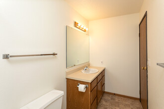 Southview Apartments I & II in Grand Forks, ND - Building Photo - Interior Photo