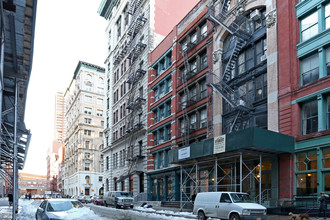 160-162 Franklin St in New York, NY - Building Photo - Building Photo