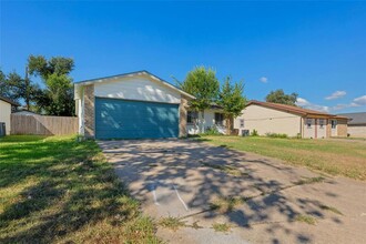 2204 Silver Spur Dr in Round Rock, TX - Foto de edificio - Building Photo