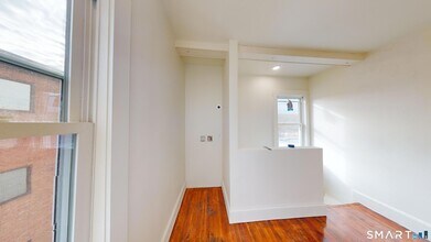 736 Main St in Windham, CT - Foto de edificio - Building Photo