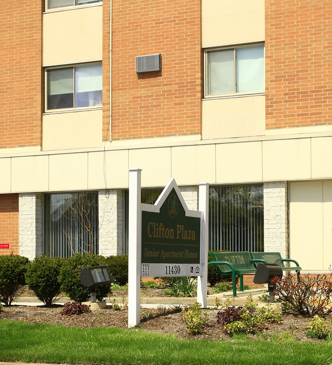 Clifton Plaza Apartments in Cleveland, OH - Foto de edificio - Building Photo