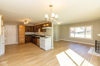 1602 S Grant Ave in Indianapolis, IN - Building Photo - Building Photo