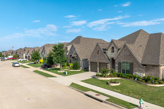 Prairie Oaks in Little Elm, TX - Foto de edificio - Building Photo