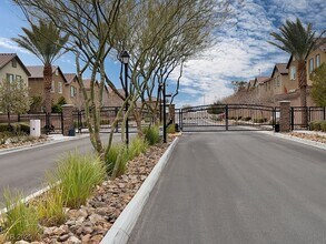 6624 Salt Pond Bay St in Las Vegas, NV - Building Photo - Building Photo