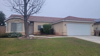 921 Harvest Creek Rd in Bakersfield, CA - Building Photo