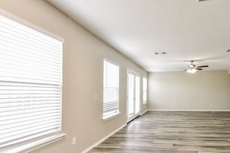 6911 Waterfall Pass in Converse, TX - Foto de edificio - Building Photo