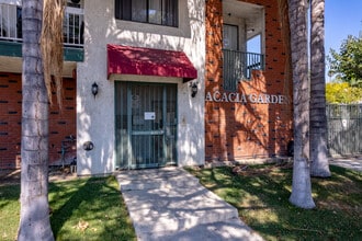 317 W Acacia Ave in Glendale, CA - Building Photo - Building Photo