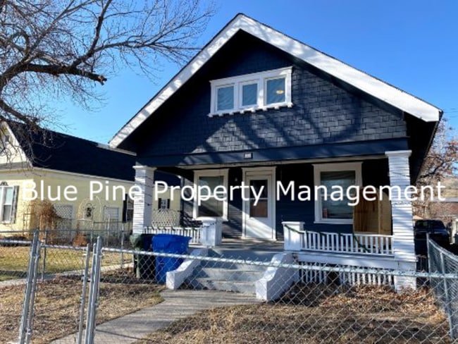 property at 915 N Hayes Ave
