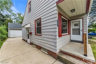 19412 Milan Dr in Maple Heights, OH - Building Photo - Building Photo