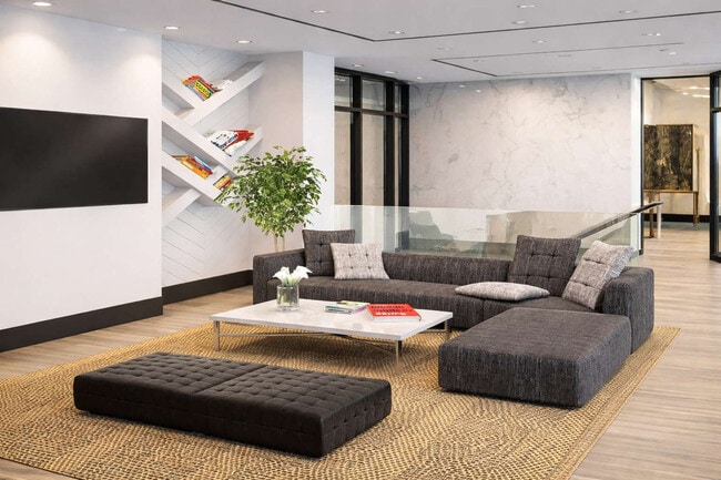 298 SE 2nd Ave in Miami, FL - Building Photo - Building Photo