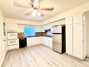 6802 Bonillo Dr in Las Vegas, NV - Building Photo - Building Photo