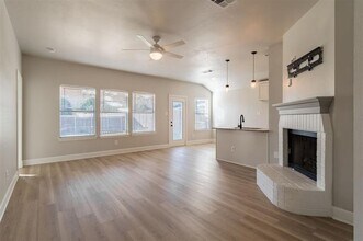 205 Port Ingleside Dr in Little Elm, TX - Foto de edificio - Building Photo