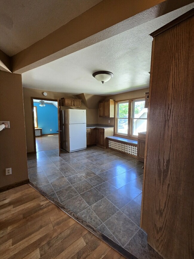 422 W 17th Ave, Unit 2 in Oshkosh, WI - Building Photo - Building Photo