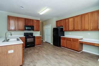 1785 Collines Ave in Atlanta, GA - Building Photo - Building Photo