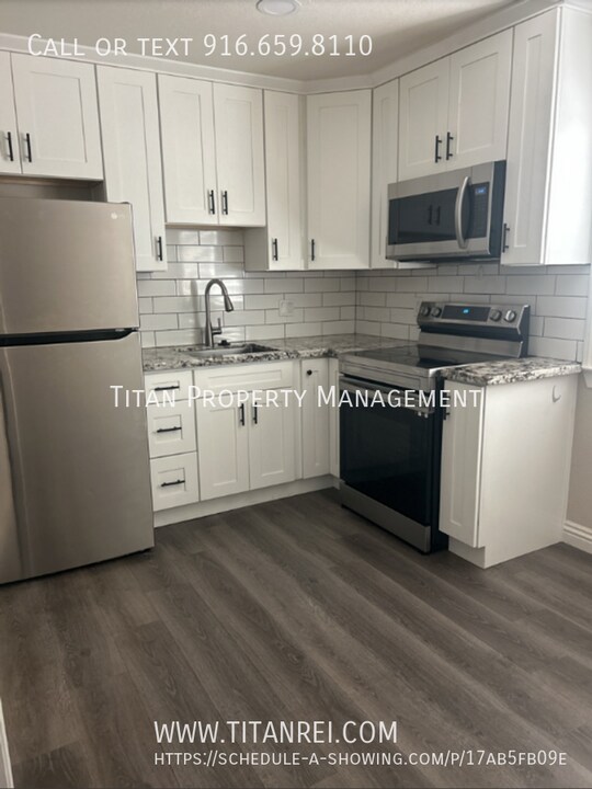 423 Clinton Ave-Unit -3 in Roseville, CA - Building Photo