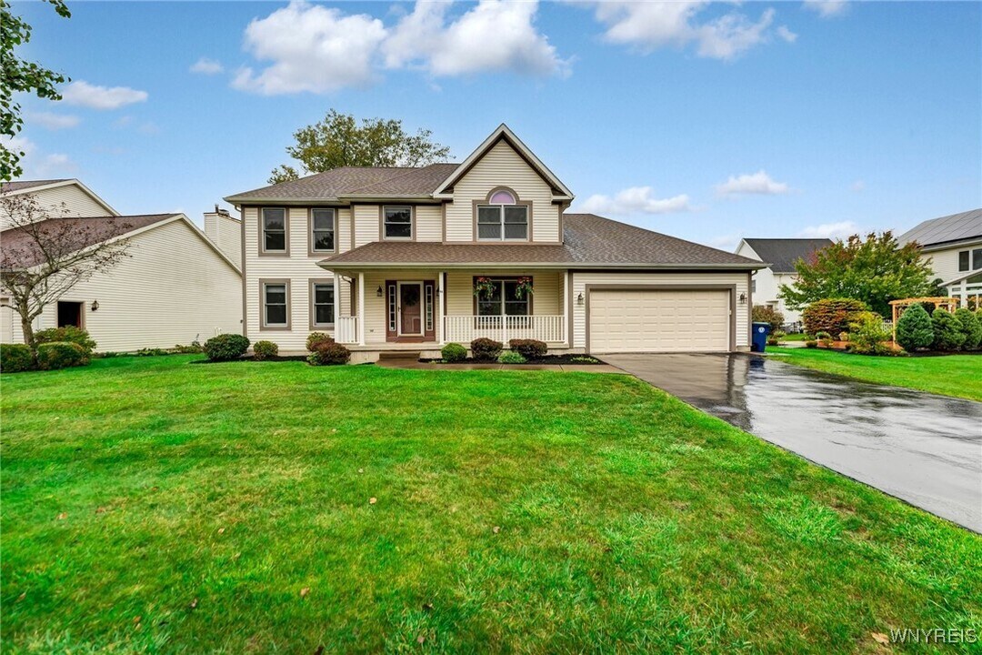98 San Fernando Ln in East Amherst, NY - Building Photo