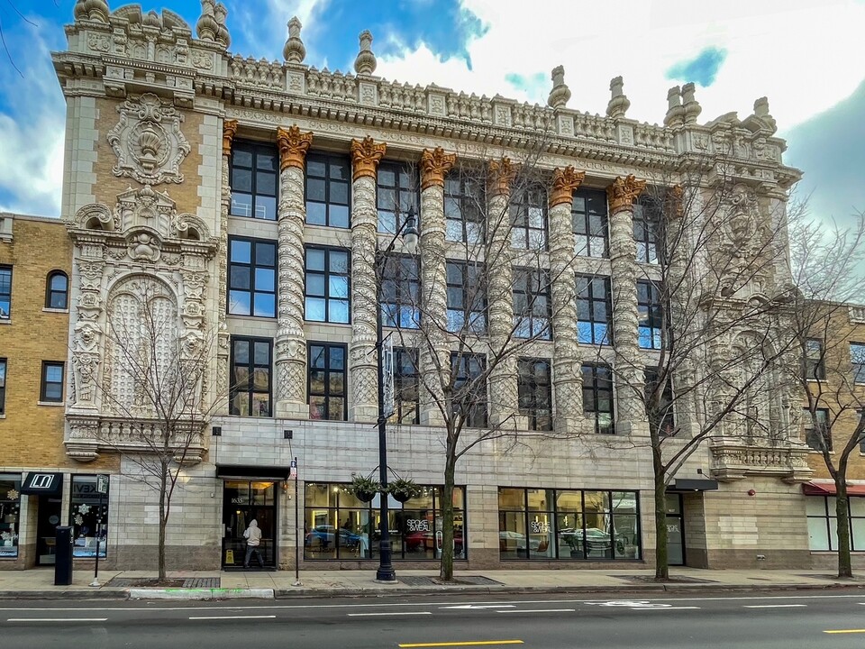 1635 W Belmont Ave in Chicago, IL - Building Photo